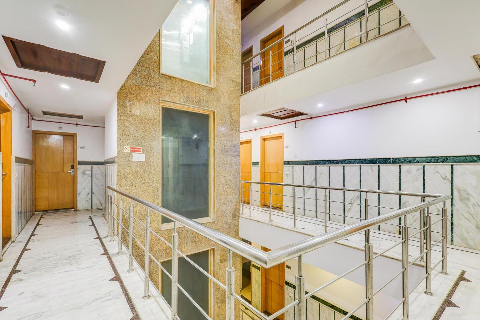 Super Townhouse Arakashan Road Paharganj Formerly Mohan International Нью-Делі Екстер'єр фото