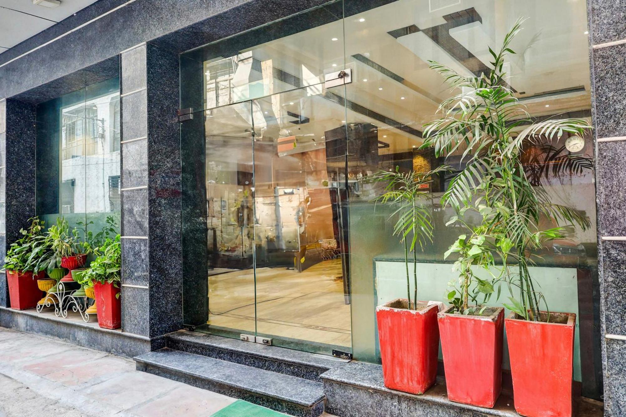 Super Townhouse Arakashan Road Paharganj Formerly Mohan International Нью-Делі Екстер'єр фото