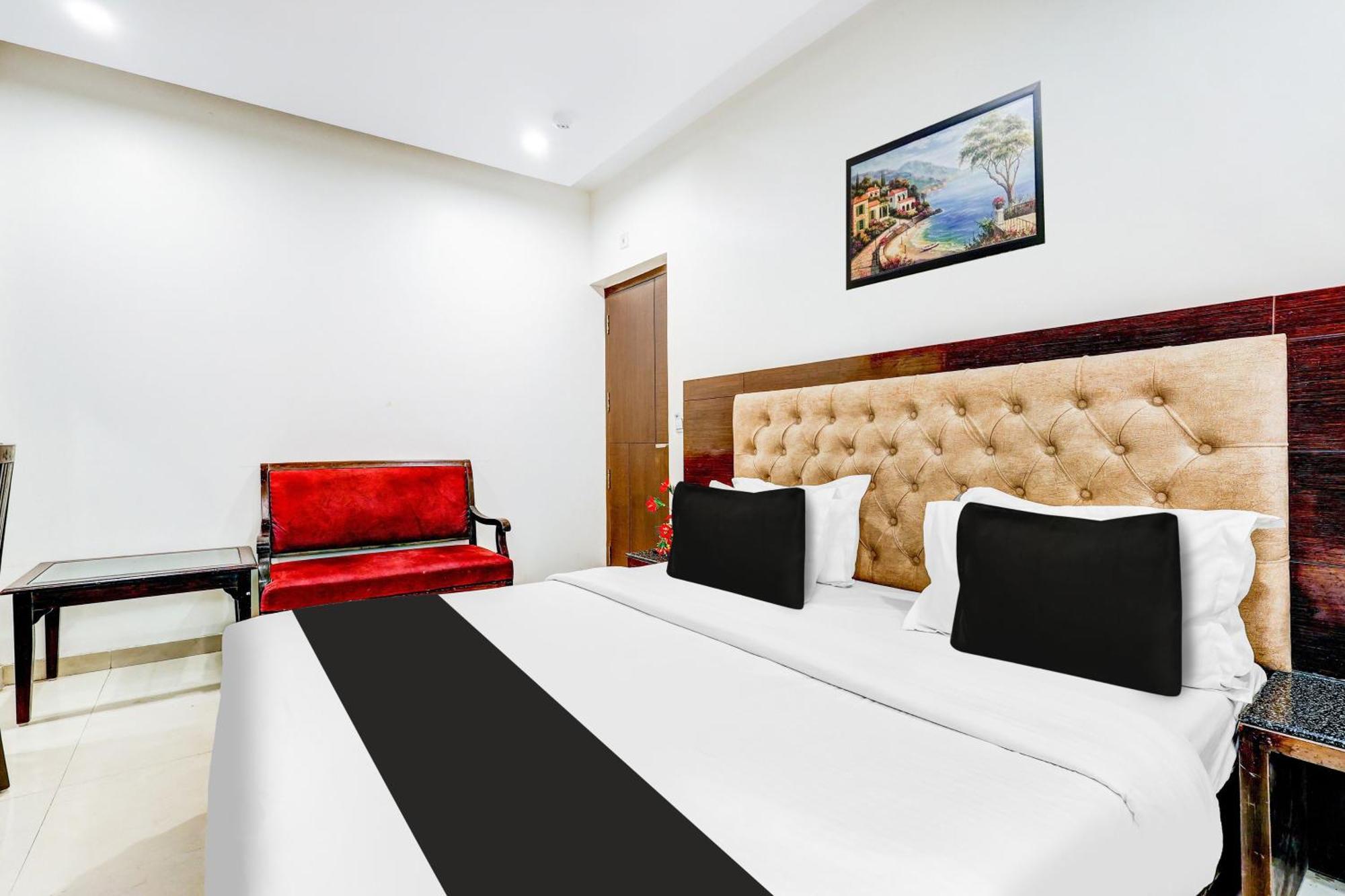 Super Townhouse Arakashan Road Paharganj Formerly Mohan International Нью-Делі Екстер'єр фото