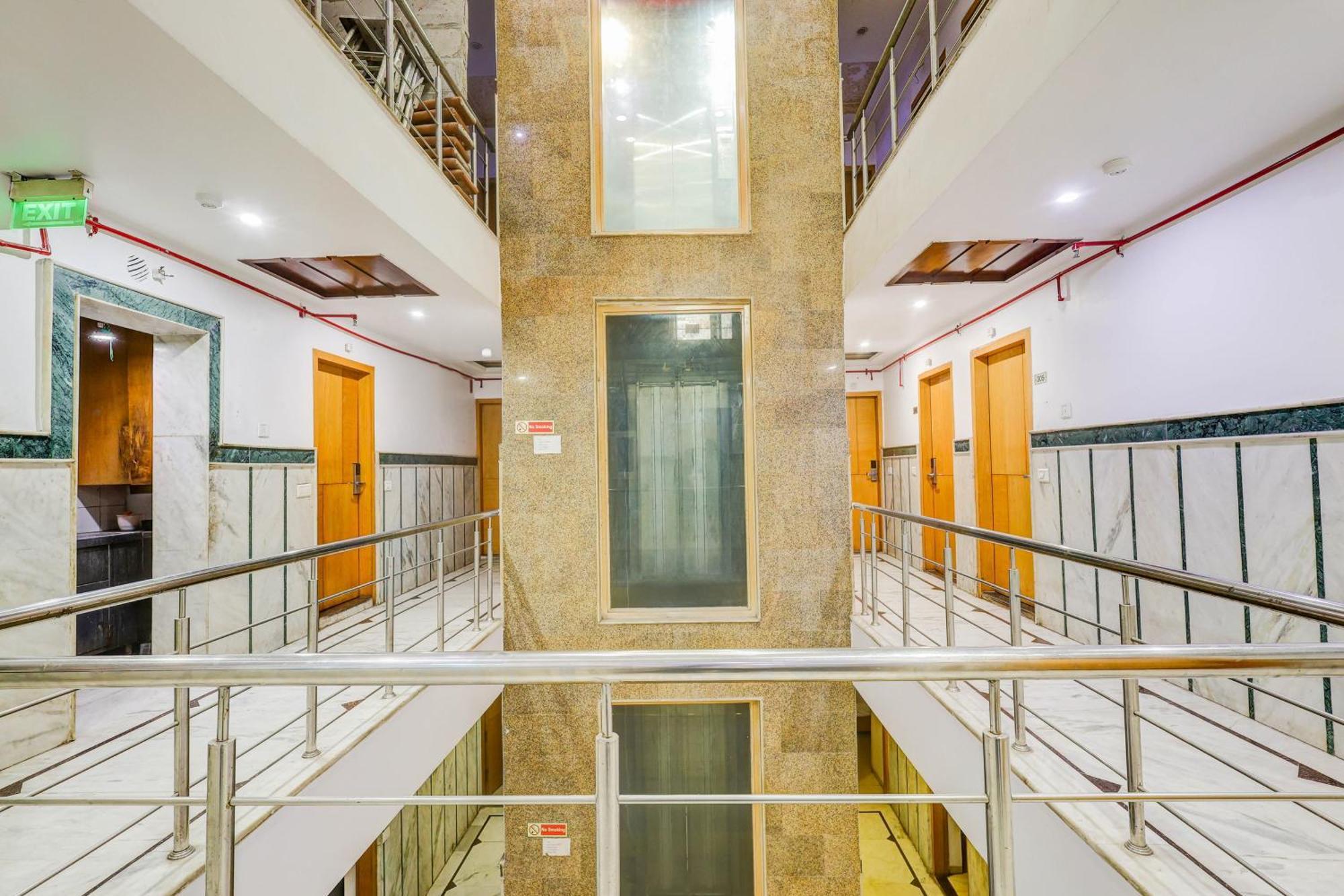 Super Townhouse Arakashan Road Paharganj Formerly Mohan International Нью-Делі Екстер'єр фото
